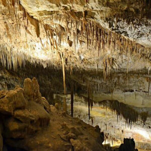 Cuevas-del-Drach